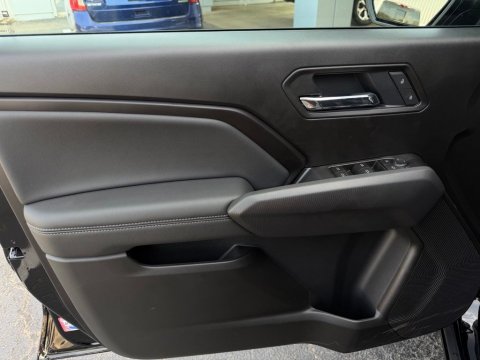 New Black 2026 Chevrolet Colorado LT RWD - photo 10 - Stock #261086