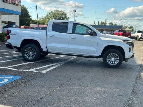 New Summit White 2026 Chevrolet Colorado LT 4WD - photo 4 - Stock #261092