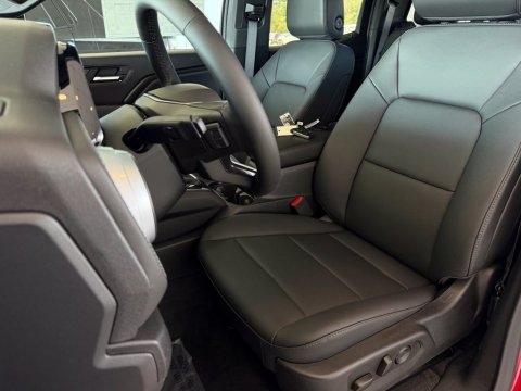 New Radiant Red Tintcoat 2026 Chevrolet Colorado LT 4WD - photo 13 - Stock #261419
