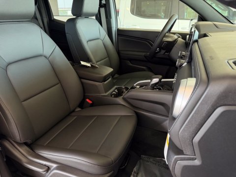 New Radiant Red Tintcoat 2026 Chevrolet Colorado LT 4WD - photo 17 - Stock #261419