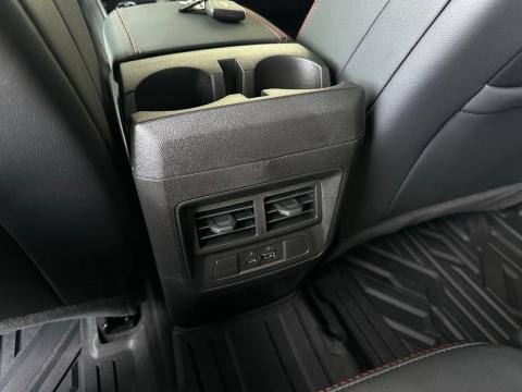 New Summit White 2026 Chevrolet Colorado Z71 4WD - photo 21 - Stock #260878