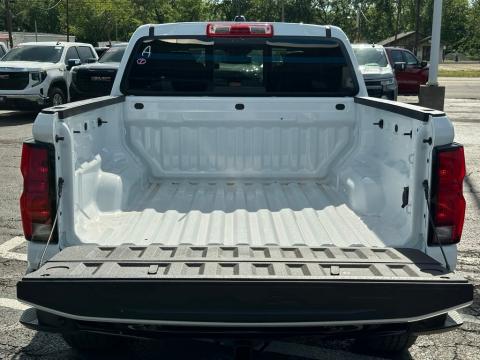 New Summit White 2026 Chevrolet Colorado Z71 4WD - photo 6 - Stock #260878