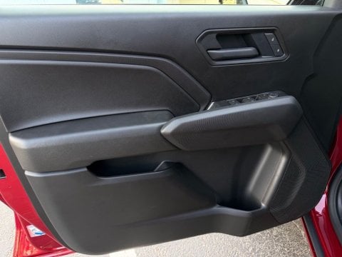 New Radiant Red Tintcoat 2026 Chevrolet Colorado Trail Boss 4WD - photo 10 - Stock #261262