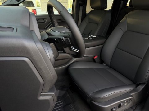 New Radiant Red Tintcoat 2026 Chevrolet Colorado Trail Boss 4WD - photo 12 - Stock #261262
