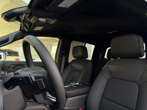 New Radiant Red Tintcoat 2026 Chevrolet Colorado Trail Boss 4WD - photo 13 - Stock #261262
