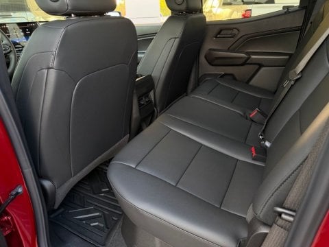 New Radiant Red Tintcoat 2026 Chevrolet Colorado Trail Boss 4WD - photo 14 - Stock #261262