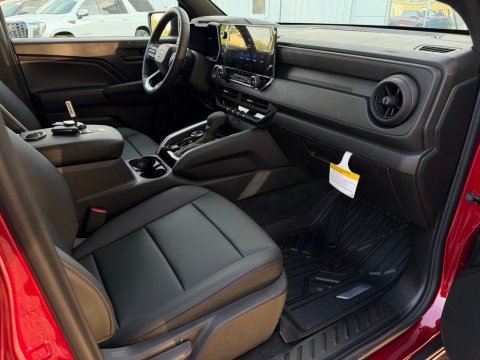 New Radiant Red Tintcoat 2026 Chevrolet Colorado Trail Boss 4WD - photo 15 - Stock #261262