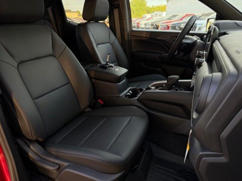 New Radiant Red Tintcoat 2026 Chevrolet Colorado Trail Boss 4WD - photo 16 - Stock #261262