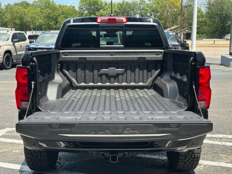 New Black 2026 Chevrolet Colorado ZR2 4WD - photo 8 - Stock #261087