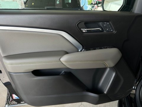 New Black 2026 Chevrolet Colorado ZR2 4WD - photo 10 - Stock #261087