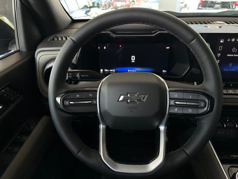 New Black 2026 Chevrolet Colorado ZR2 4WD - photo 18 - Stock #261087