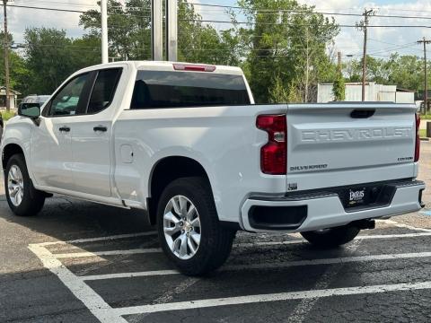 New Summit White 2026 Chevrolet Silverado 1500 Custom RWD - photo 8 - Stock #260831