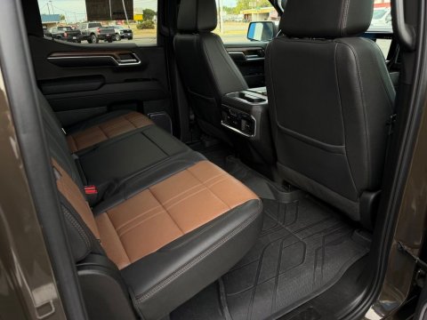 Pre-Owned Harvest Bronze Metallic 2023 Chevrolet Silverado 1500 High Country 4WD - photo 18 - Stock #261119A