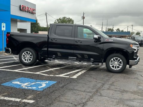 New Black 2026 Chevrolet Silverado 1500 LT 4WD - photo 4 - Stock #260985