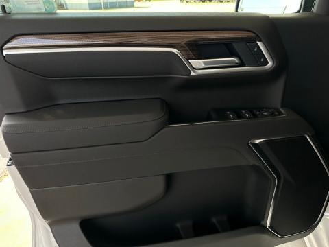 New Summit White 2026 Chevrolet Silverado 1500 LT 4WD - photo 10 - Stock #260796