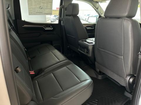 New Summit White 2026 Chevrolet Silverado 1500 LT 4WD - photo 17 - Stock #260796