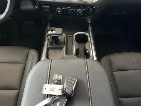 New Summit White 2026 Chevrolet Silverado 1500 LT 4WD - photo 20 - Stock #260796