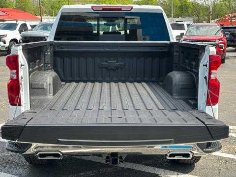 New Summit White 2026 Chevrolet Silverado 1500 LT 4WD - photo 6 - Stock #260796