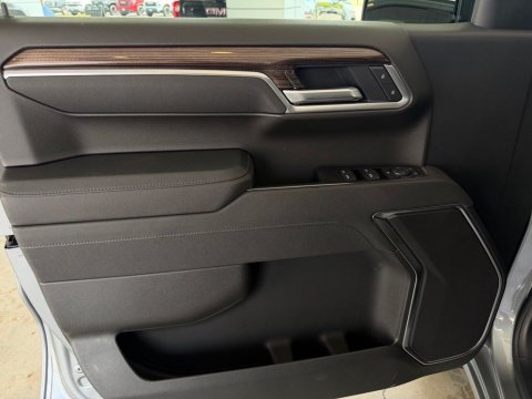 New Sterling Gray Metallic 2026 Chevrolet Silverado 1500 LT 4WD - photo 24 - Stock #261277