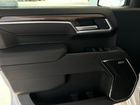 New Summit White 2026 Chevrolet Silverado 1500 RST 4WD - photo 10 - Stock #260775