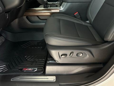 New Summit White 2026 Chevrolet Silverado 1500 RST 4WD - photo 11 - Stock #260775