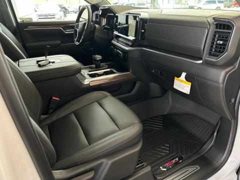 New Summit White 2026 Chevrolet Silverado 1500 RST 4WD - photo 15 - Stock #260775