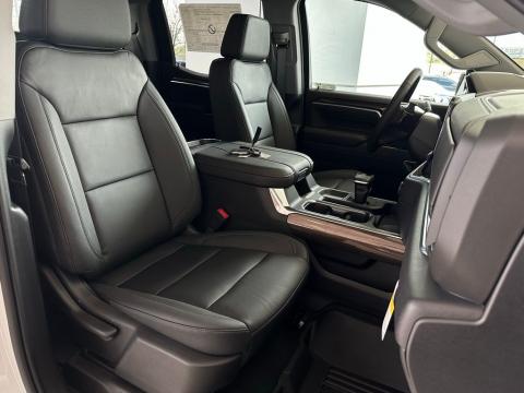 New Summit White 2026 Chevrolet Silverado 1500 RST 4WD - photo 16 - Stock #260775