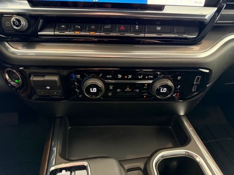 New Polar White Tricoat 2026 Chevrolet Silverado 1500 High Country 4WD - photo 48 - Stock #261342