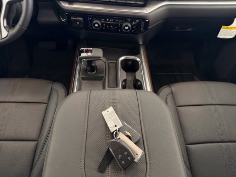 New Polar White Tricoat 2026 Chevrolet Silverado 1500 High Country 4WD - photo 21 - Stock #261342