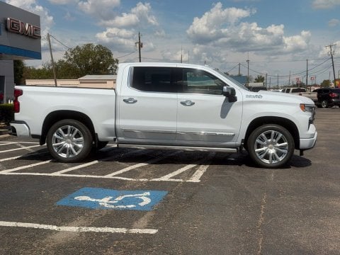 New Polar White Tricoat 2026 Chevrolet Silverado 1500 High Country 4WD - photo 5 - Stock #261342