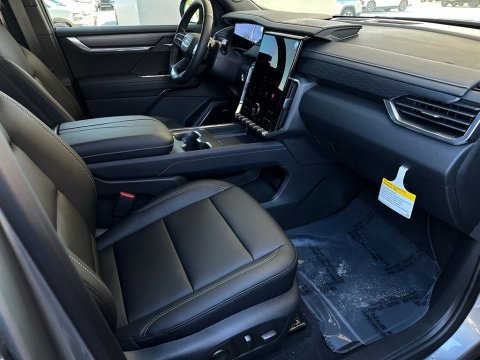 New Sterling Metallic 2026 GMC Acadia Elevation FWD - photo 16 - Stock #260505