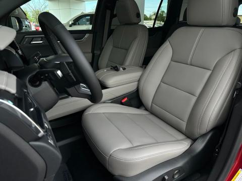 New Volcanic Red Tintcoat 2026 GMC Acadia Elevation FWD - photo 13 - Stock #261070