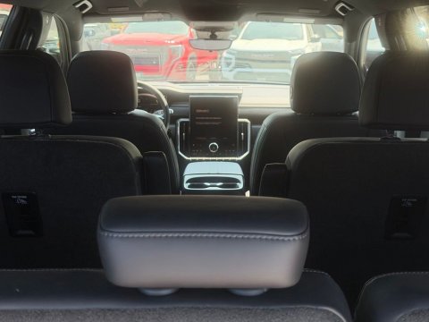 New Ebony Twilight Metallic 2026 GMC Acadia Elevation FWD - photo 9 - Stock #260493