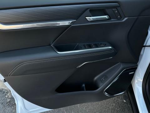 New Glacier White Tricoat 2026 GMC Acadia Elevation FWD - photo 11 - Stock #260744