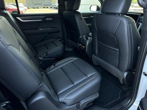 New Glacier White Tricoat 2026 GMC Acadia Elevation FWD - photo 18 - Stock #260744