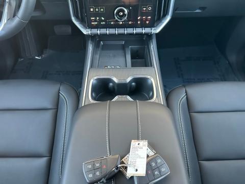 New Glacier White Tricoat 2026 GMC Acadia Elevation FWD - photo 21 - Stock #260744