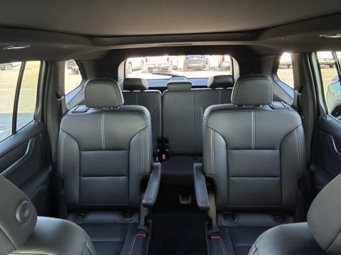 New Glacier White Tricoat 2026 GMC Acadia Elevation FWD - photo 26 - Stock #260744