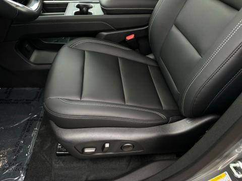 New Sterling Metallic 2026 GMC Acadia Elevation FWD - photo 11 - Stock #260920