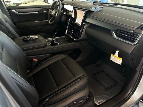 New Sterling Metallic 2026 GMC Acadia Elevation FWD - photo 16 - Stock #260753