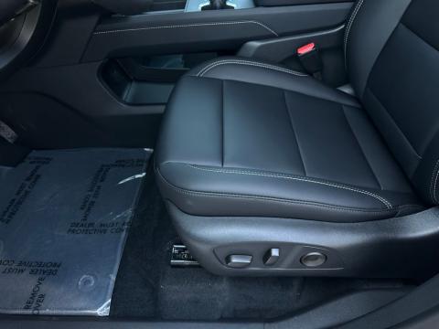 New Summit White 2026 GMC Acadia Elevation FWD - photo 22 - Stock #260757