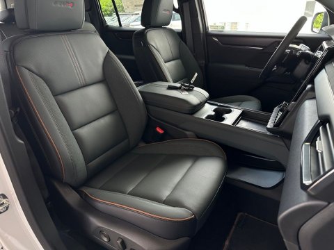 New Summit White 2026 GMC Acadia AT4 AWD - photo 17 - Stock #261069