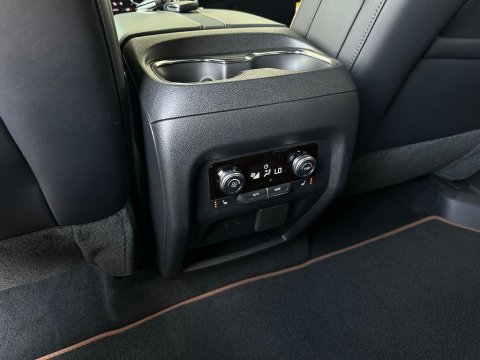 New Summit White 2026 GMC Acadia AT4 AWD - photo 22 - Stock #261069