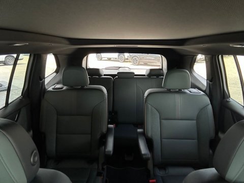 New Summit White 2026 GMC Acadia AT4 AWD - photo 26 - Stock #261069