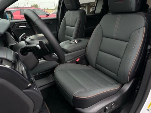 New Summit White 2026 GMC Acadia AT4 AWD - photo 13 - Stock #260971