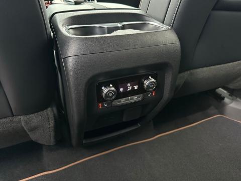 New Summit White 2026 GMC Acadia AT4 AWD - photo 22 - Stock #260971