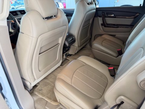 Pre-Owned White Frost Tricoat 2016 GMC Acadia Denali FWD - photo 16 - Stock #261395A