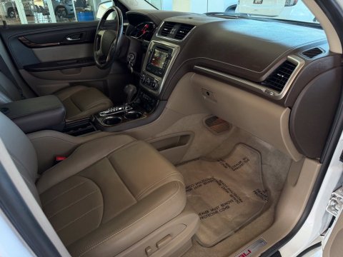Pre-Owned White Frost Tricoat 2016 GMC Acadia Denali FWD - photo 17 - Stock #261395A