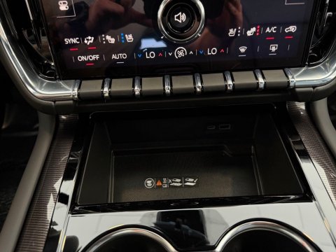 New Onyx Black 2026 GMC Yukon XL Elevation RWD - photo 25 - Stock #261374