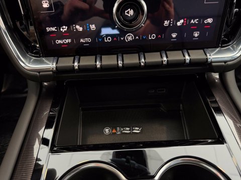 New Onyx Black 2026 GMC Yukon XL Elevation RWD - photo 26 - Stock #261374