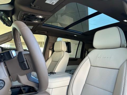 New Glacier White Tricoat 2026 GMC Yukon XL Denali RWD - photo 14 - Stock #260551